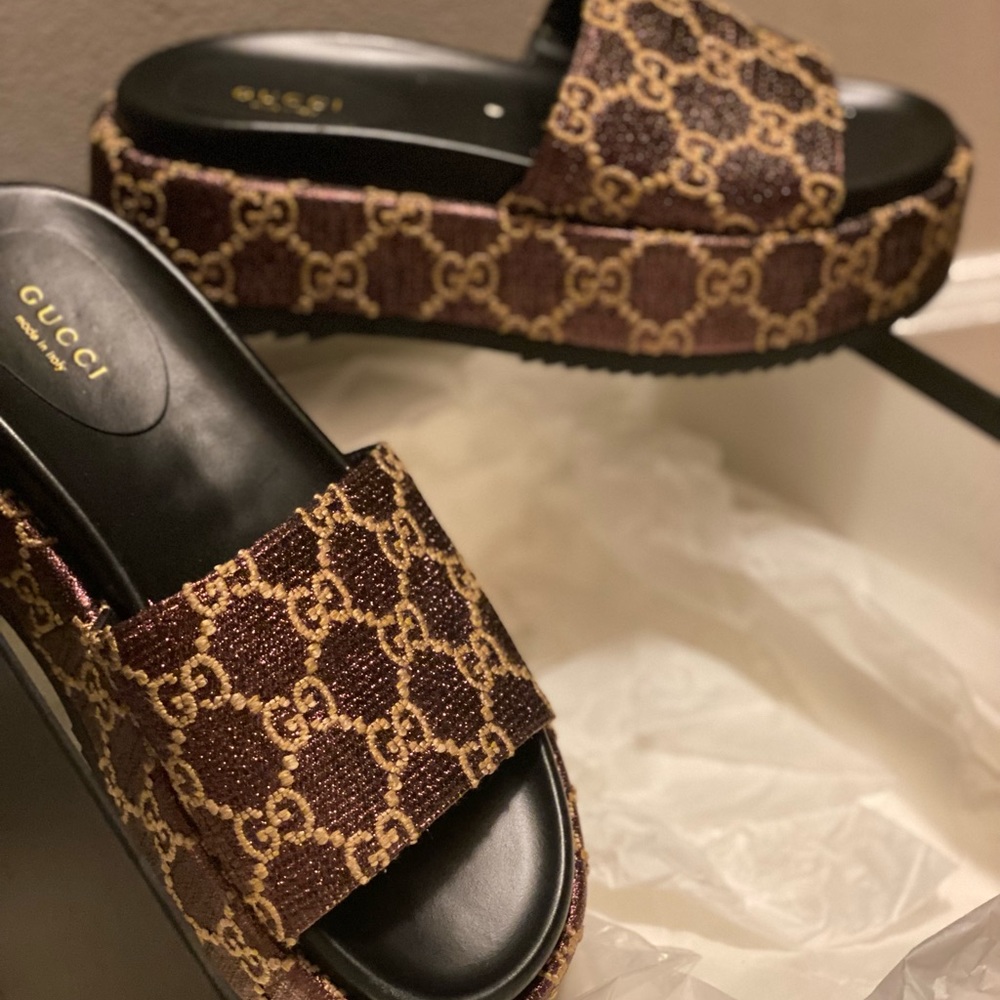 Sold !!! Gucci clog mules ! With box only worn once